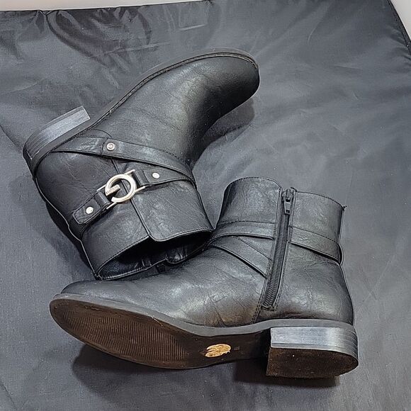 G BY GUESS ROUND TOE ZIP CLOSURE ANKLE BOOT - Picture 10 of 16